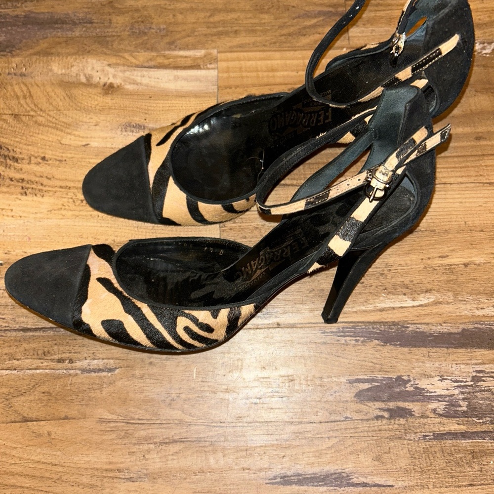 SALVATORE FERRAGAMO FLORENCE CACAO ZEBRA PONY FUR ANKLE STRAP PUMPS 7.5B